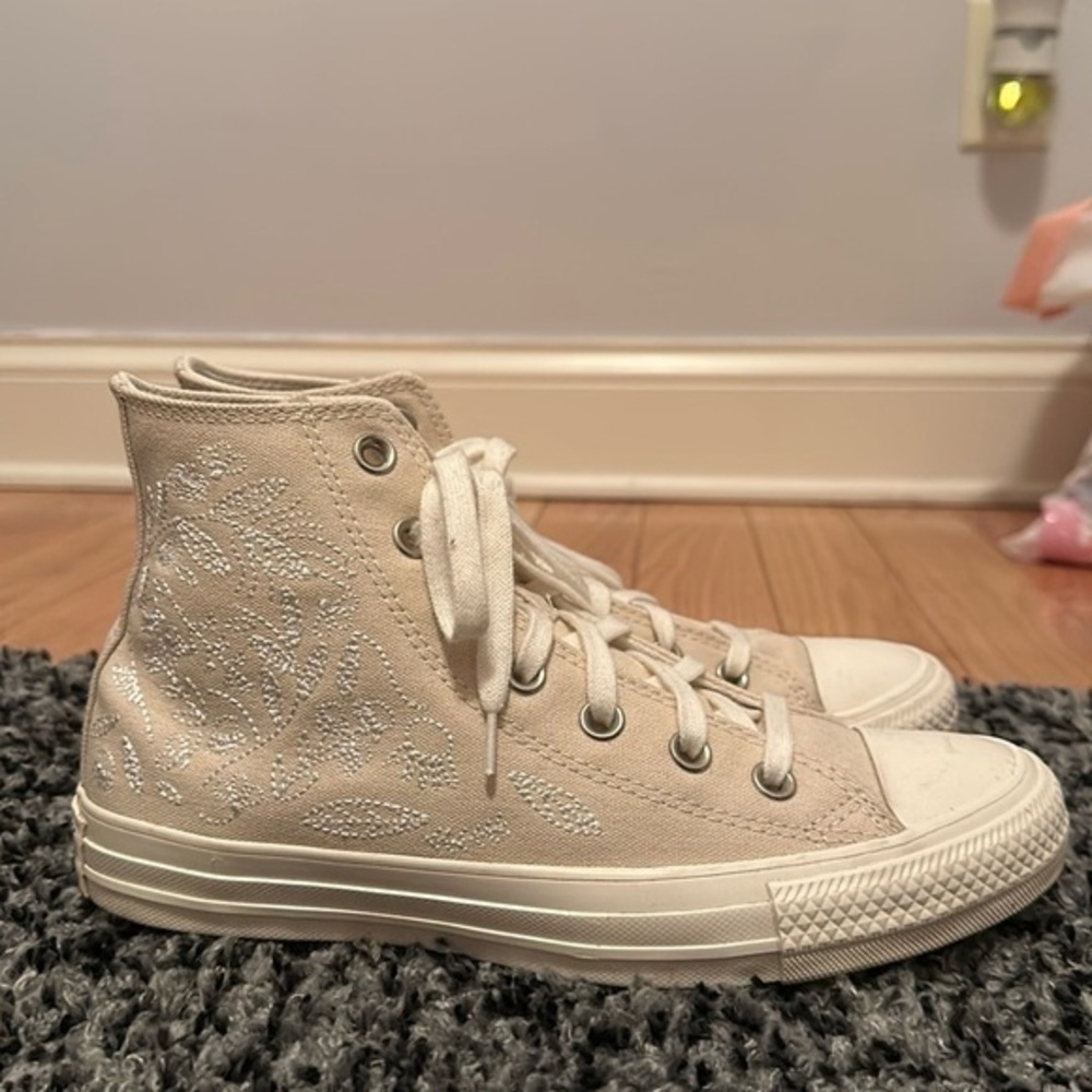 Embroidered Women’s Converse